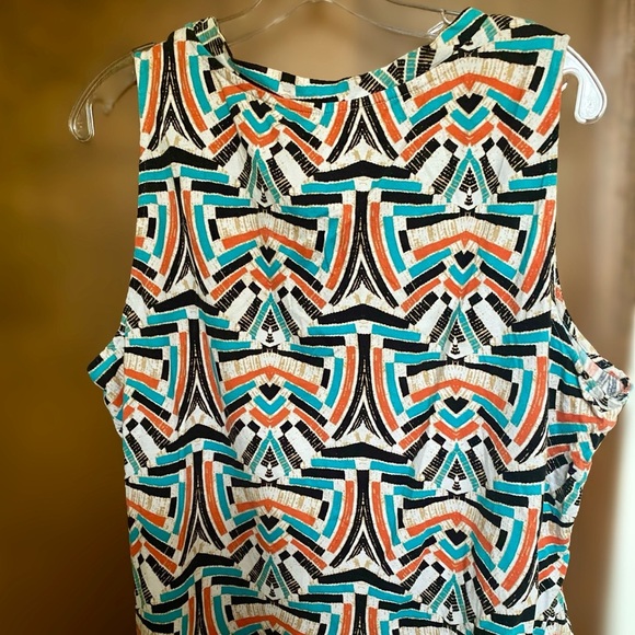 Rich earthy-toned geometric sleeveless Blouse. Size 2x. Soft & comfortable. - Picture 2 of 4